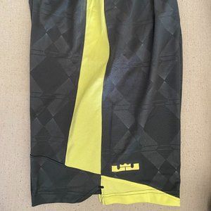 New Nike Men’s LeBron Basketball Shorts Size S